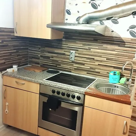 In Fuer Max 9 Personen Im Ug