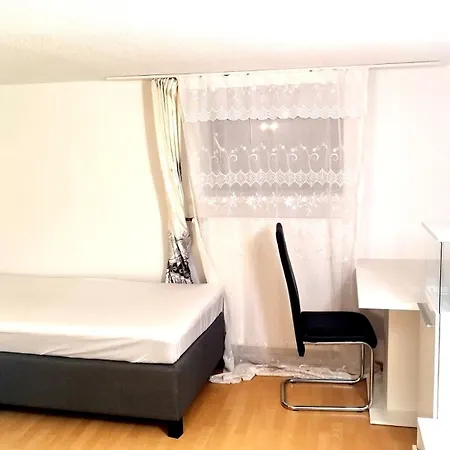 In Fuer Max 9 Personen Im Ug *