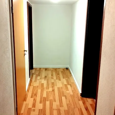 In Fuer Max 9 Personen Im Ug * Friedberg (Hessen)