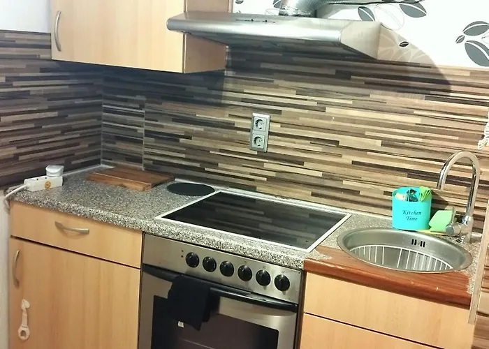 In Fuer Max 9 Personen Im Ug