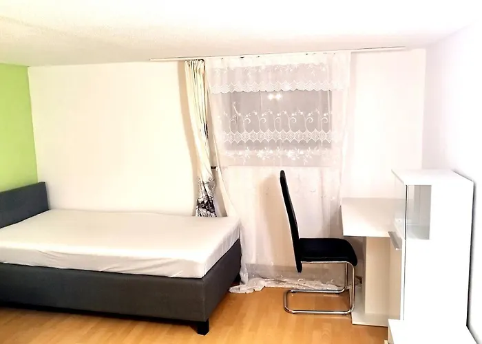 In Fuer Max 9 Personen Im Ug *