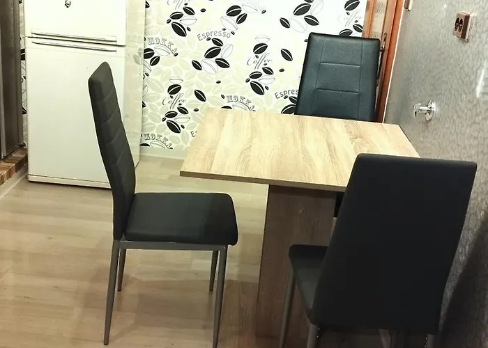 In Fuer Max 9 Personen Im Ug Apartman