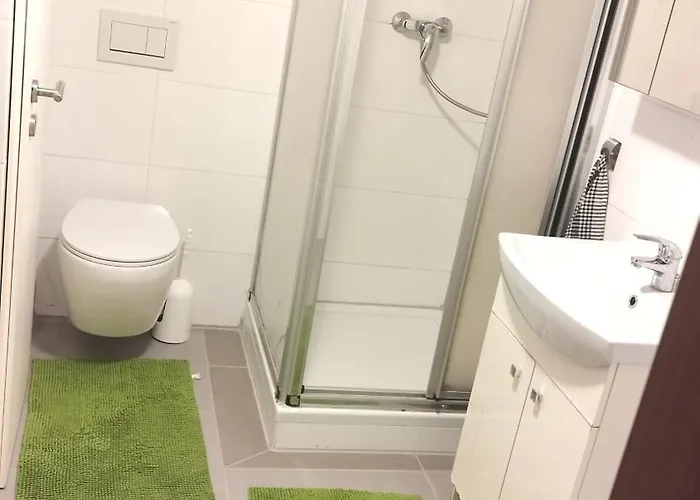 In Fuer Max 9 Personen Im Ug